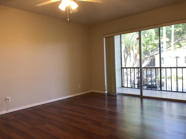 Photo - 460 NW 20th St Unidad 2070