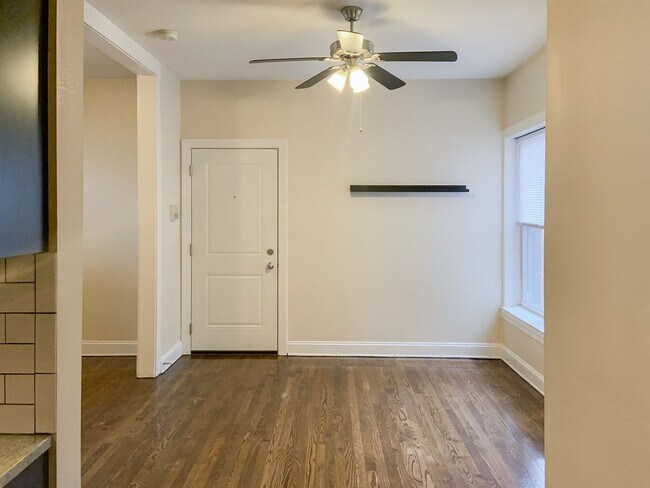 Building Photo - 827 W Roscoe St Unit 857-3S