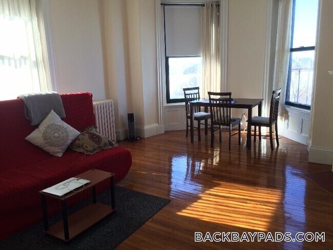 Building Photo - 504 Beacon St
