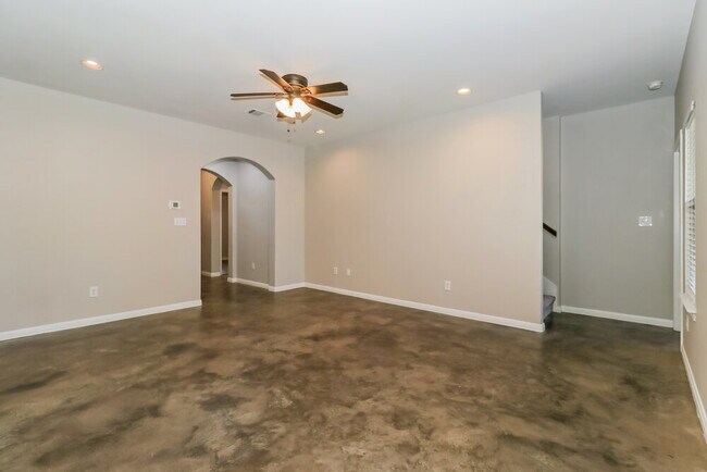 Photo - 701 Algerita Dr