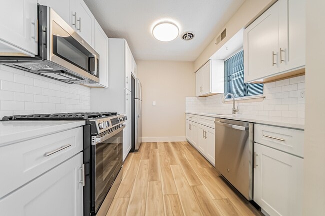 Photo - Hallwood Manor Apartments