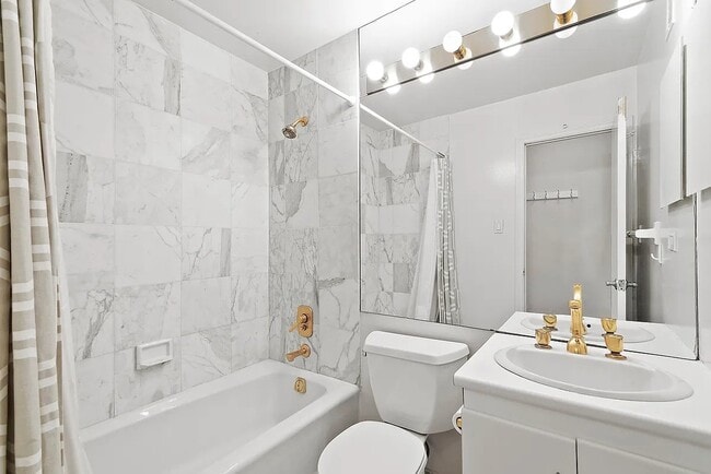 Photo - 222 W 14th St Unidad 5K