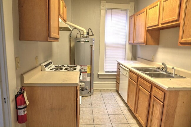 Photo - 250 1/2 W 5th Ave Unit F