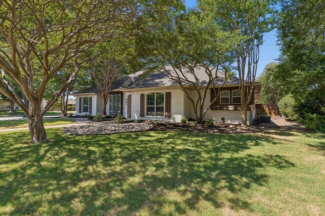 Photo - 901 Autumn Lake Dr