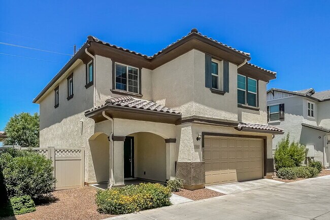 Photo - 825 S Swallow Ln