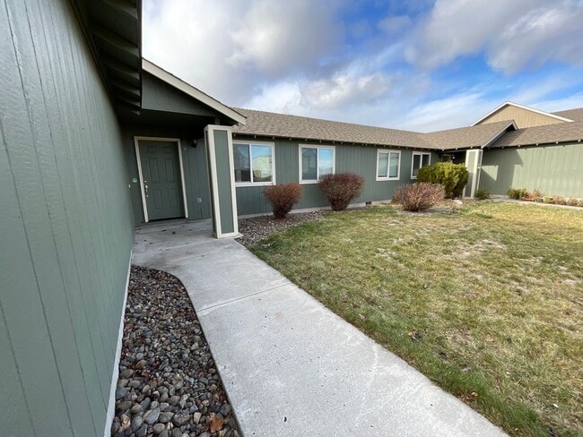 Photo - 822 SE Maui Ln