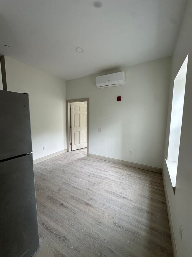 531 Smith St Unit 103