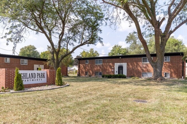Building Photo - Highland Park Apartments I Standard 1 Bedr... Unit 1306 E Seneca Avenue-6