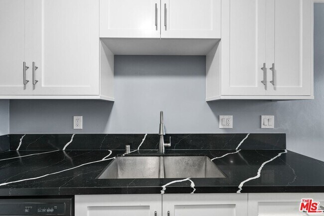 Photo - 1939 Selby Ave Unit 2