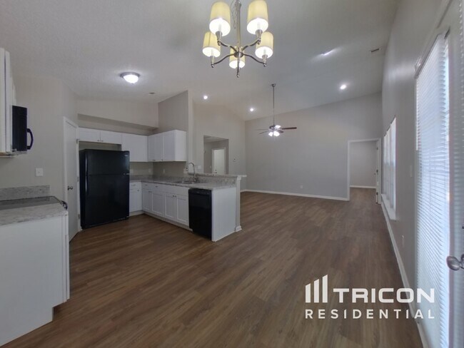 Photo - 8715 Tweedsmuir Glen Ln