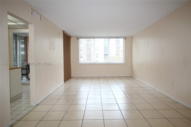 Building Photo - 17890 W Dixie Hwy Unit 519