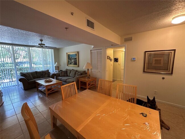Photo - 619 E Sheridan St Unidad 105