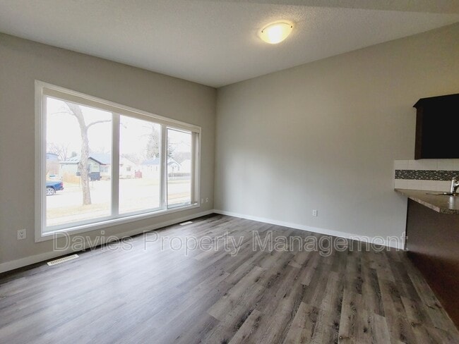 Photo - 12124-12122 122 St NW Unit MAIN
