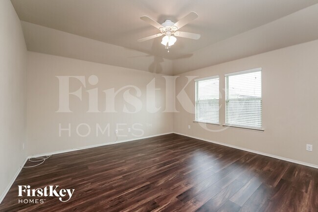 Photo - 1800 Arbordale Way