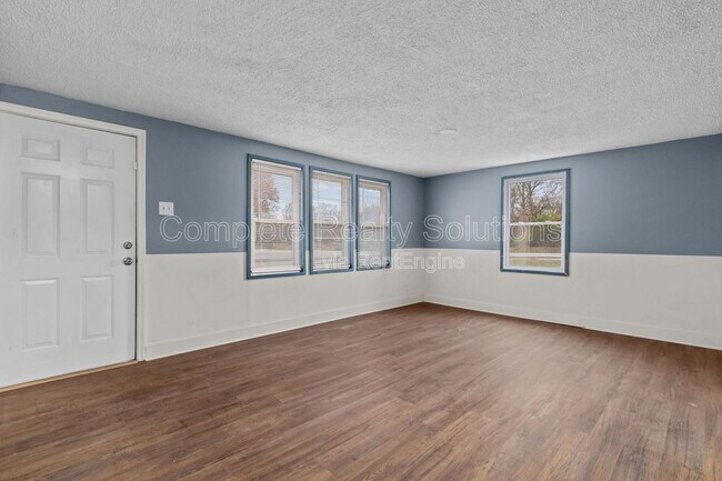 Photo - 465 S Dade Ave