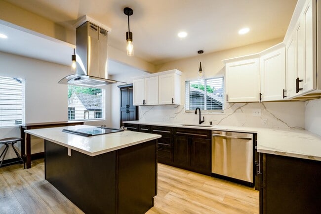 Photo - 6389 N Commercial Ave