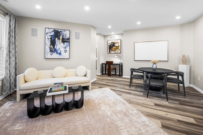 Photo - Renaissance Plaza Square