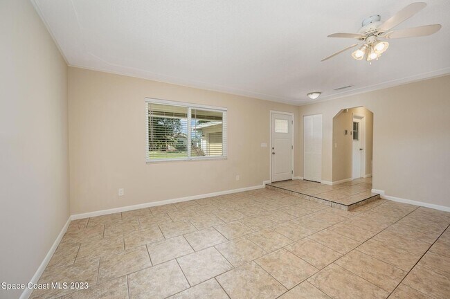 Photo - 511 Avignon Dr
