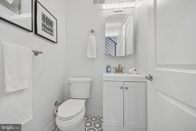 Photo - 2220 E Harold St