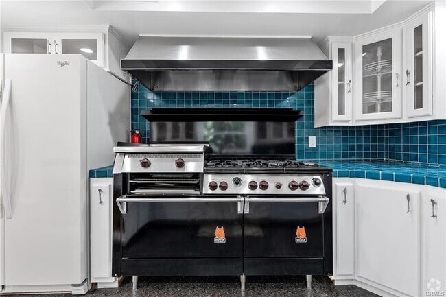 Building Photo - 11053 Strathmore Dr Rental