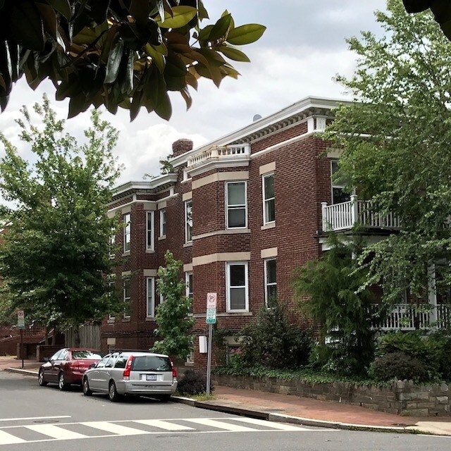 House - 1695 35th St NW Apartamentos Unidad B1