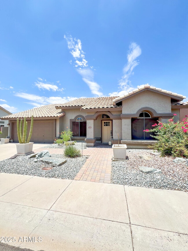 Photo - 1220 E Briarwood Terrace House