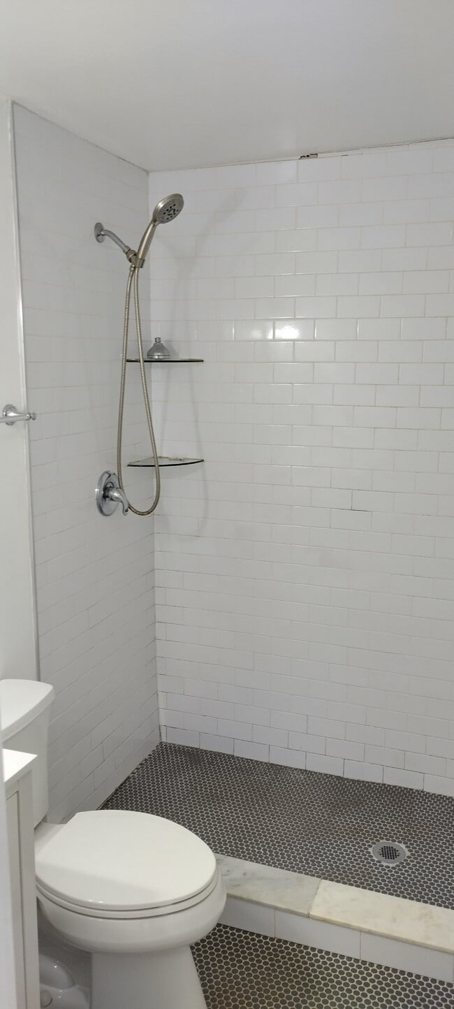 Photo - 260 St George St Unit 9