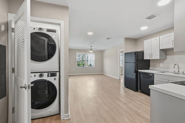 Lake Bluetail Apartments