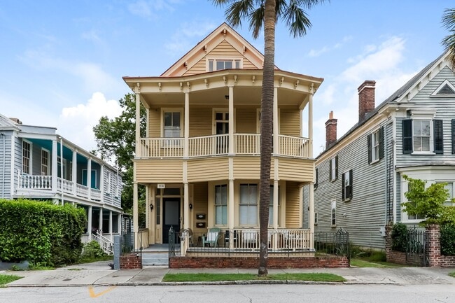 Building Photo - Modern 2-Bedroom Apartment in Historic Maz... Unit B