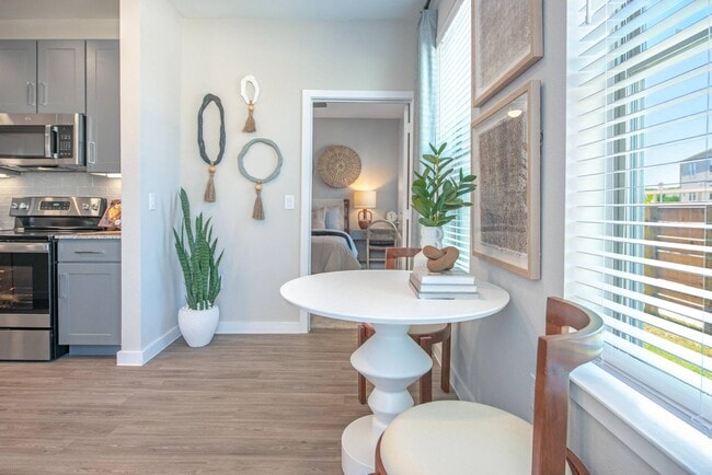 Photo - Alta Rolling Oaks