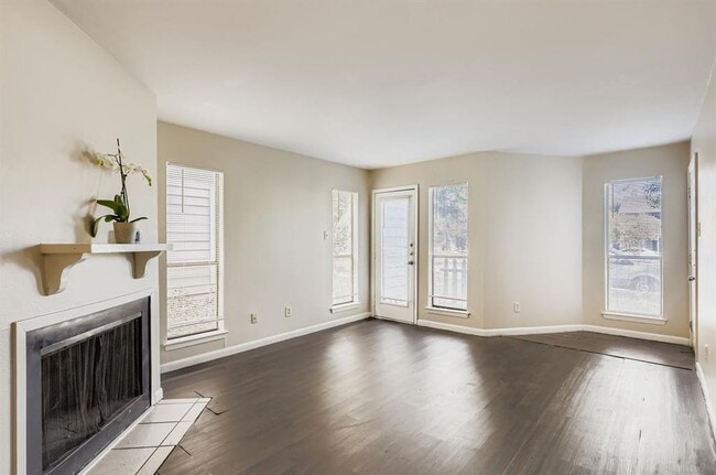 Building Photo - 2005 West Loop