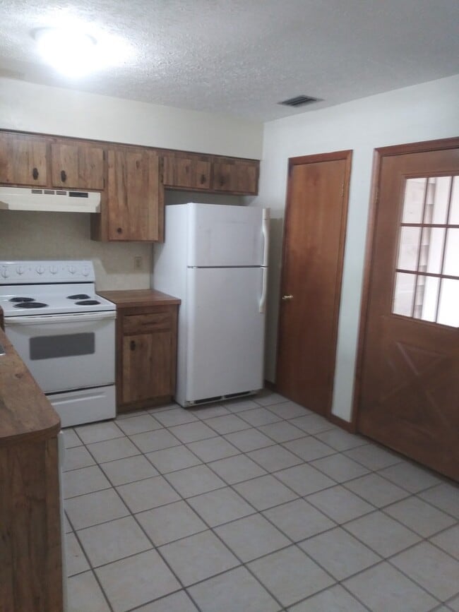 Photo - 2 Bed/ 2.5 Bath Townhome in Candlelight $1450