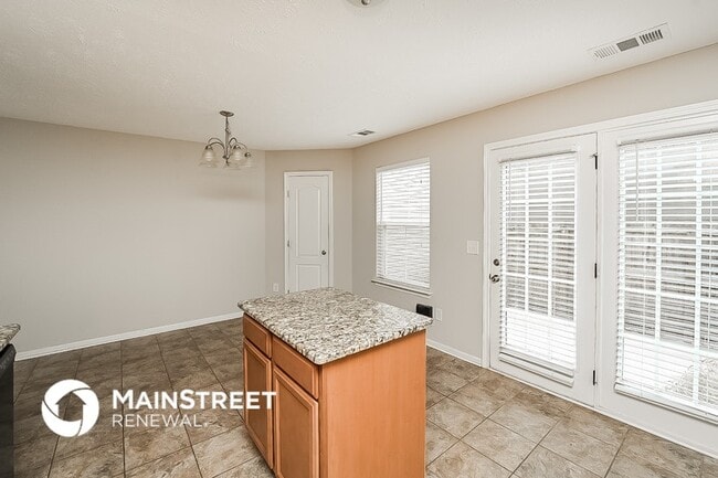 Photo - 512 Nixon Way