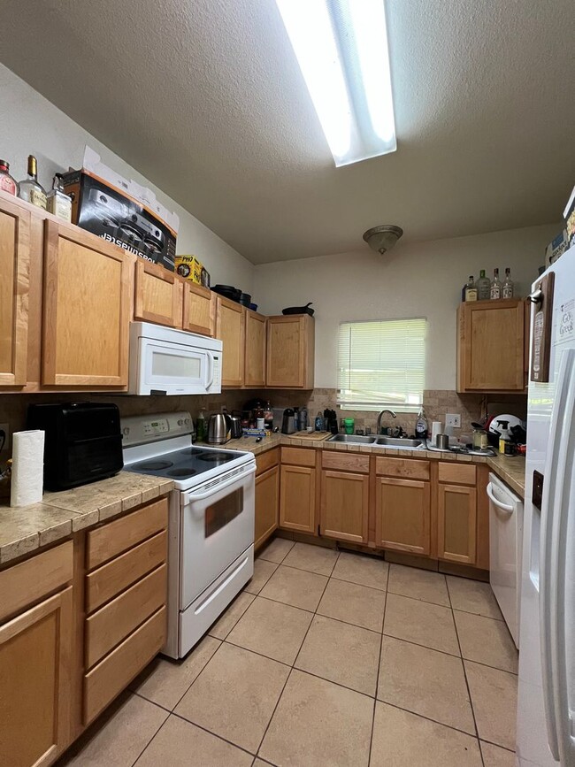 Photo - 547 E Crow St