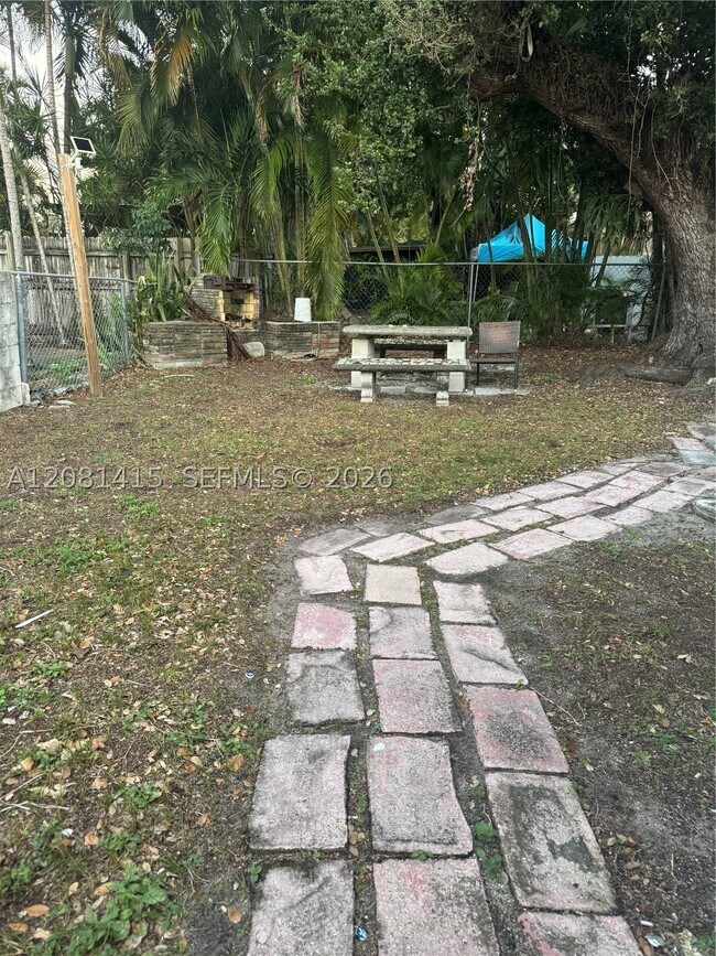 3271 NW 15th St