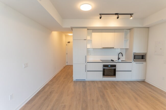 Photo - 1285-1285 Dupont St