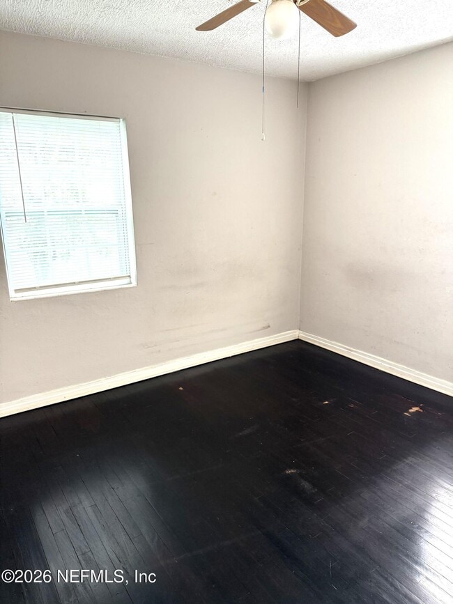 Photo - 1043 Seba St