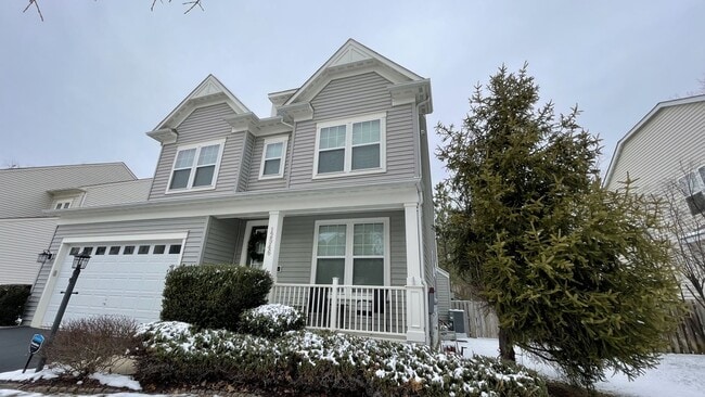 Building Photo - 5-Bedroom Colonial in Lake Ridge Rental