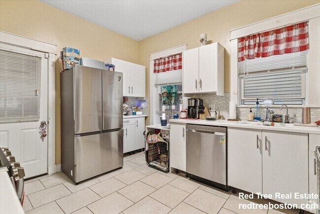 Building Photo - 24 Weld Hill St Unit 4 Rental