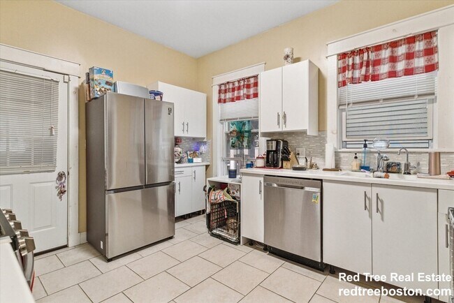 Building Photo - 24 Weld Hill St Unit 4 Rental