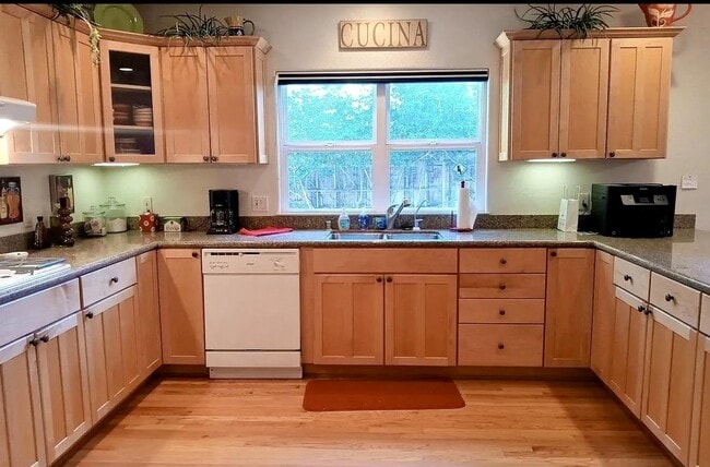 Photo - 1315 Newport Ave