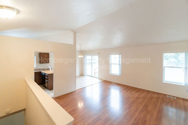 Photo - 621 S Bowdish Rd