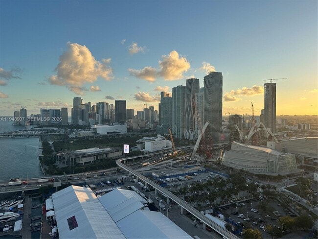 Photo - 555 NE 15th St Unidad TS-A