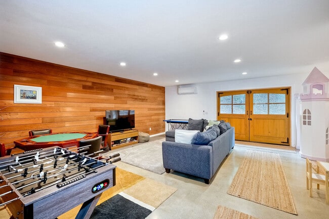 Building Photo - 3046 Skycrest Dr Unit ID1248654P Rental