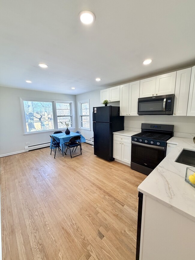 Photo - 2308 Oakton St