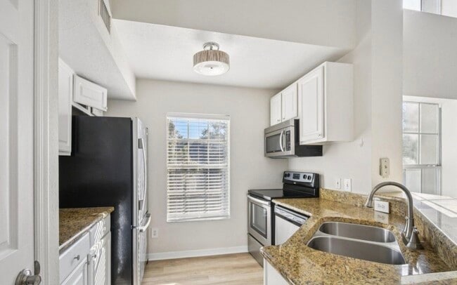 Photo - 13700 Richmond Park Dr N