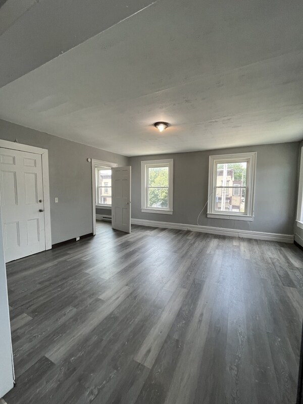 Building Photo - 662 Second Avenue Apt 2 Unit 2