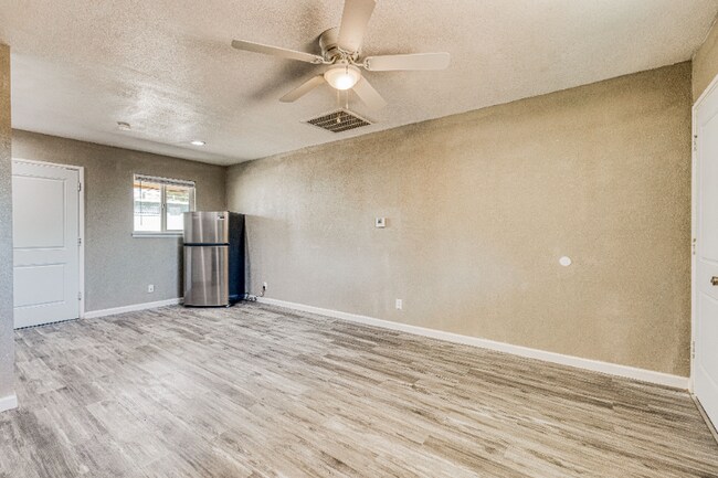 8709 Lawson St Unidad 4
