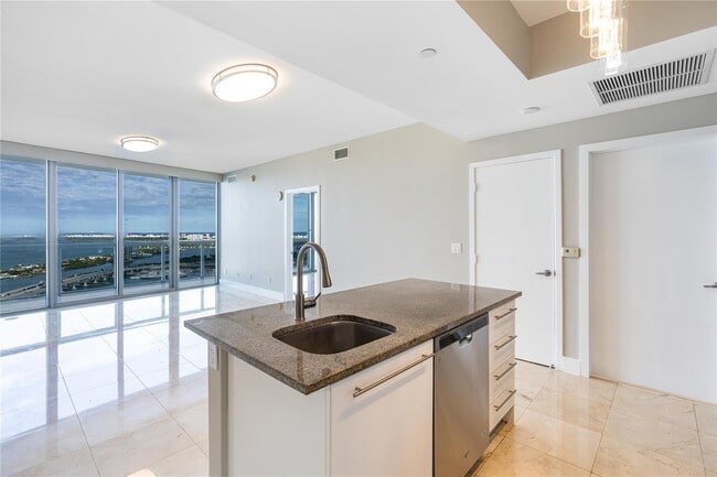 Photo - 888 Biscayne Blvd Unidad 4311