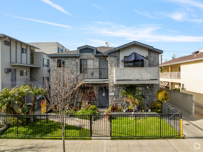 Building Photo - 229 West Tujunga Rental